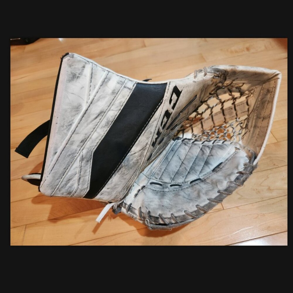 🥅 CCM E 3.9 Goalie Catch Glove – Intermediate – Game Worn